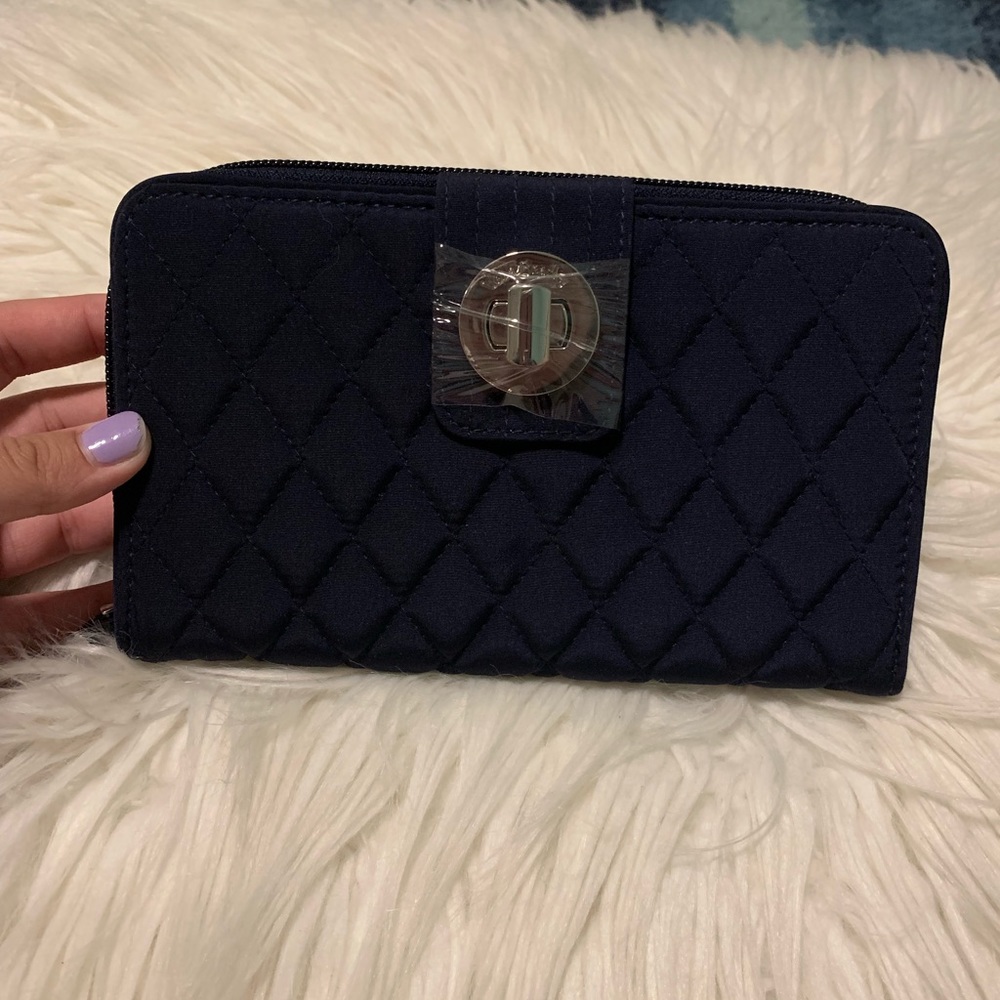 ADORABLE BRAND NEW VERA BRADLEY WALLET!!